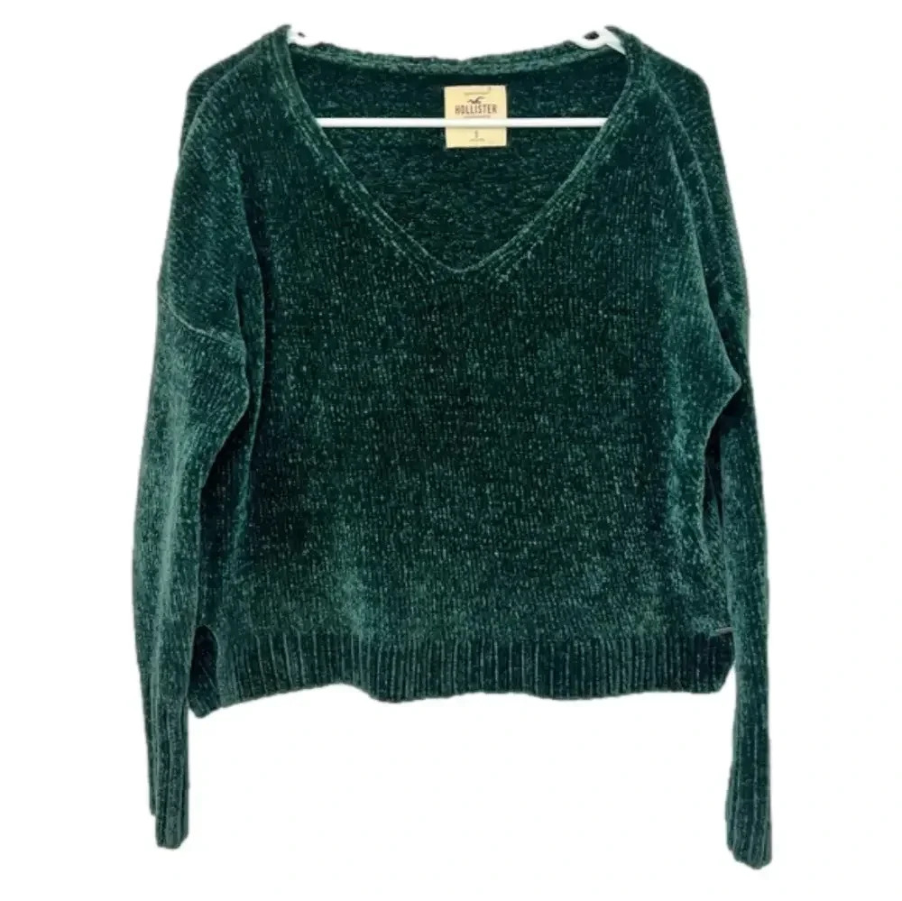 Hollister Velour Relaxed Fit Sweater Small